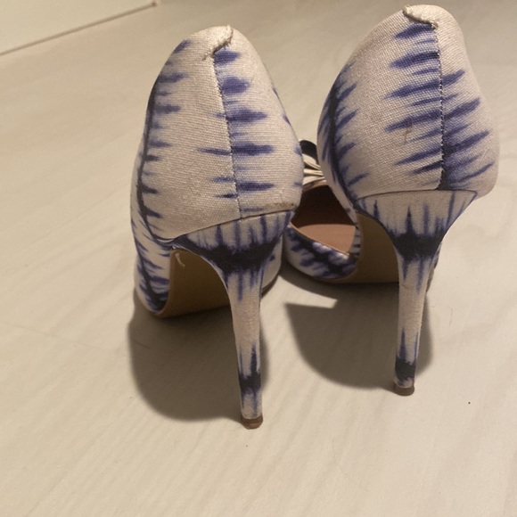 Betsey Johnson/ Tri Bow Heels/6.5 - Picture 4 of 7